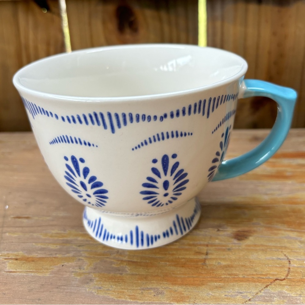 Meritage Blue & White Pineapple Design Large 16oz Stoneware Footed Coffee Mug